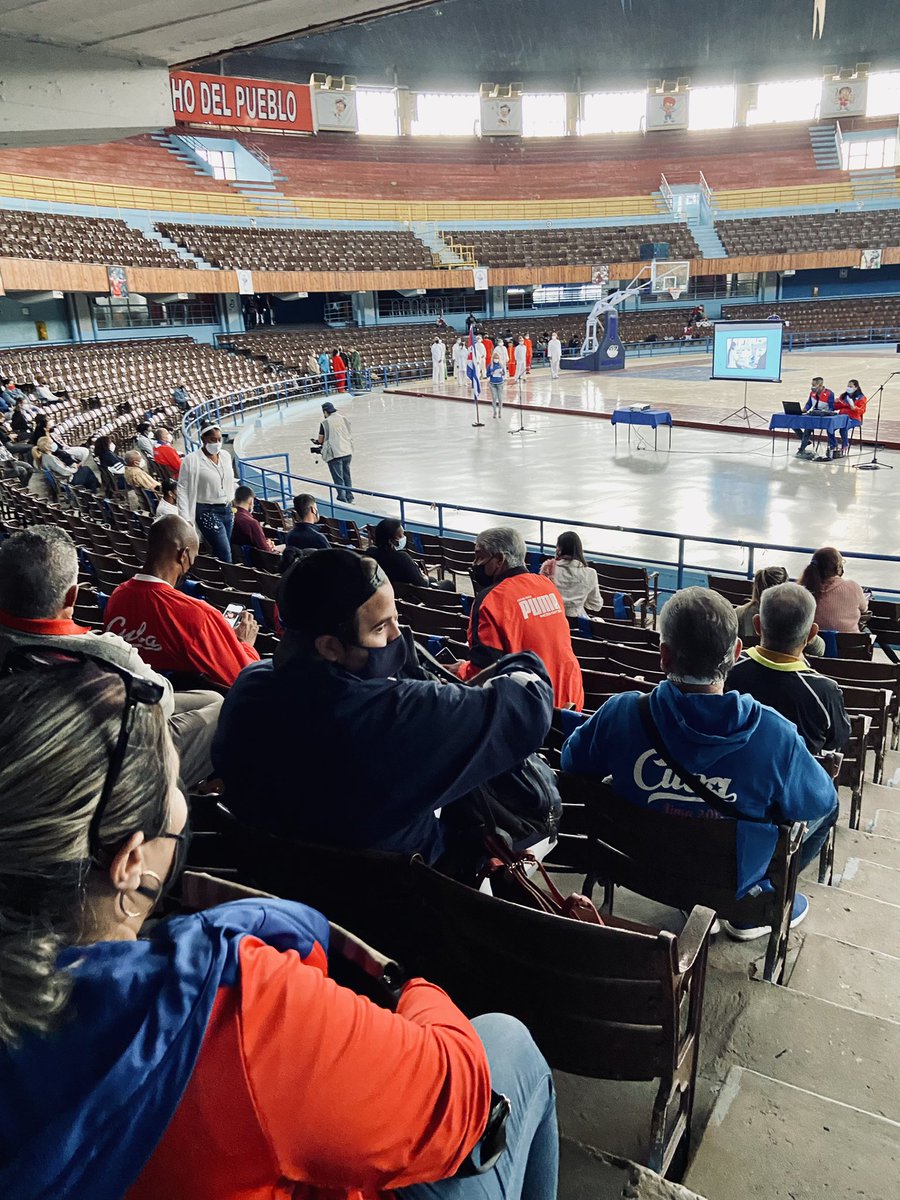 Se hace entrega de las categorías científicas correspondientes a destacados investigadores del <a href="/CidcCuba/">CIDC Cuba</a> y del <a href="/imdcuba/">Instituto de Medicina Deportiva de Cuba</a> en Matutino Especial del INDER por la Jornada del Día de la Ciencia Cubana. #CienciaCubana #DeporteCubano #InderCuba #CitmaCuba