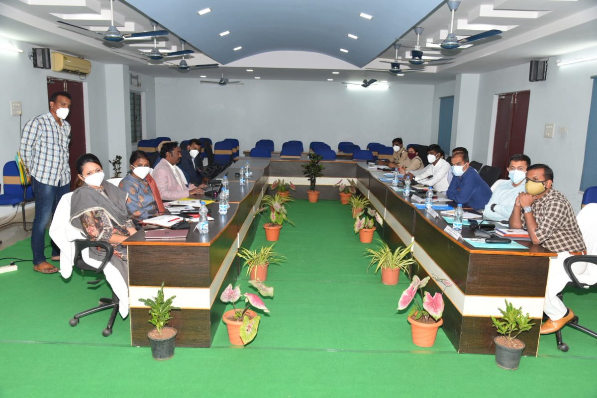 PoliceVzm's tweet photo. Mrs. M. Deepika, IPS, SP, VZM, Sri Amith Bardar, IPS, SP, SKL, Sri B. Krishna Rao, IPS, VSP Rural and Miss. Gouthami Sali, IPS, DCP-1, VSP City and other IPS officers have participated in Advanced Cyber Training at DPO, VZM on 17-01-2022 in collaboration with CRCIDF.
@APPOLICE100 https://t.co/FVLueos7pZ