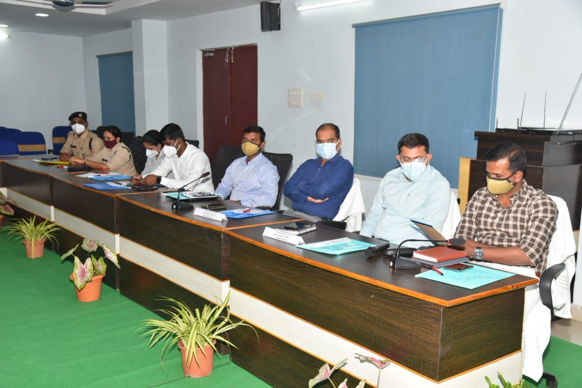 PoliceVzm's tweet photo. Mrs. M. Deepika, IPS, SP, VZM, Sri Amith Bardar, IPS, SP, SKL, Sri B. Krishna Rao, IPS, VSP Rural and Miss. Gouthami Sali, IPS, DCP-1, VSP City and other IPS officers have participated in Advanced Cyber Training at DPO, VZM on 17-01-2022 in collaboration with CRCIDF.
@APPOLICE100 https://t.co/FVLueos7pZ