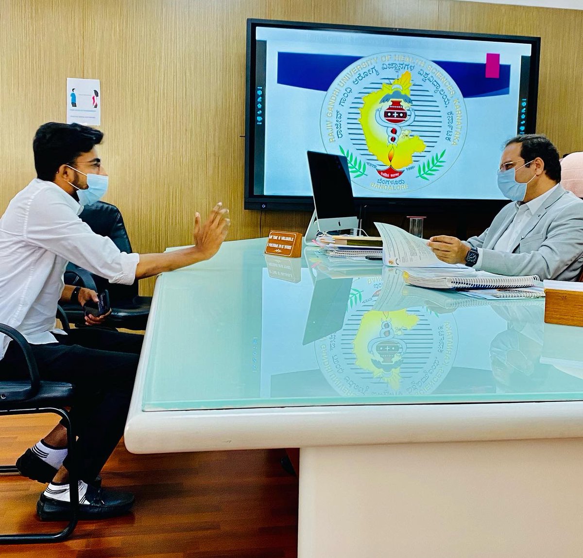NSUIKarnataka's tweet photo. '@NSUIKarnataka State Secretary Shri @Sanjay_rajnsui met the Vice -chancellor of RGUHS &amp; requested to 
▪️Instruct all colleges to strictly follow SOPs (Standard Operating Procedure), in view of rise in Covid -19 .
▪️Postponement of Exams of Feb 2022, considering student's safety. https://t.co/IqWIAzNus6