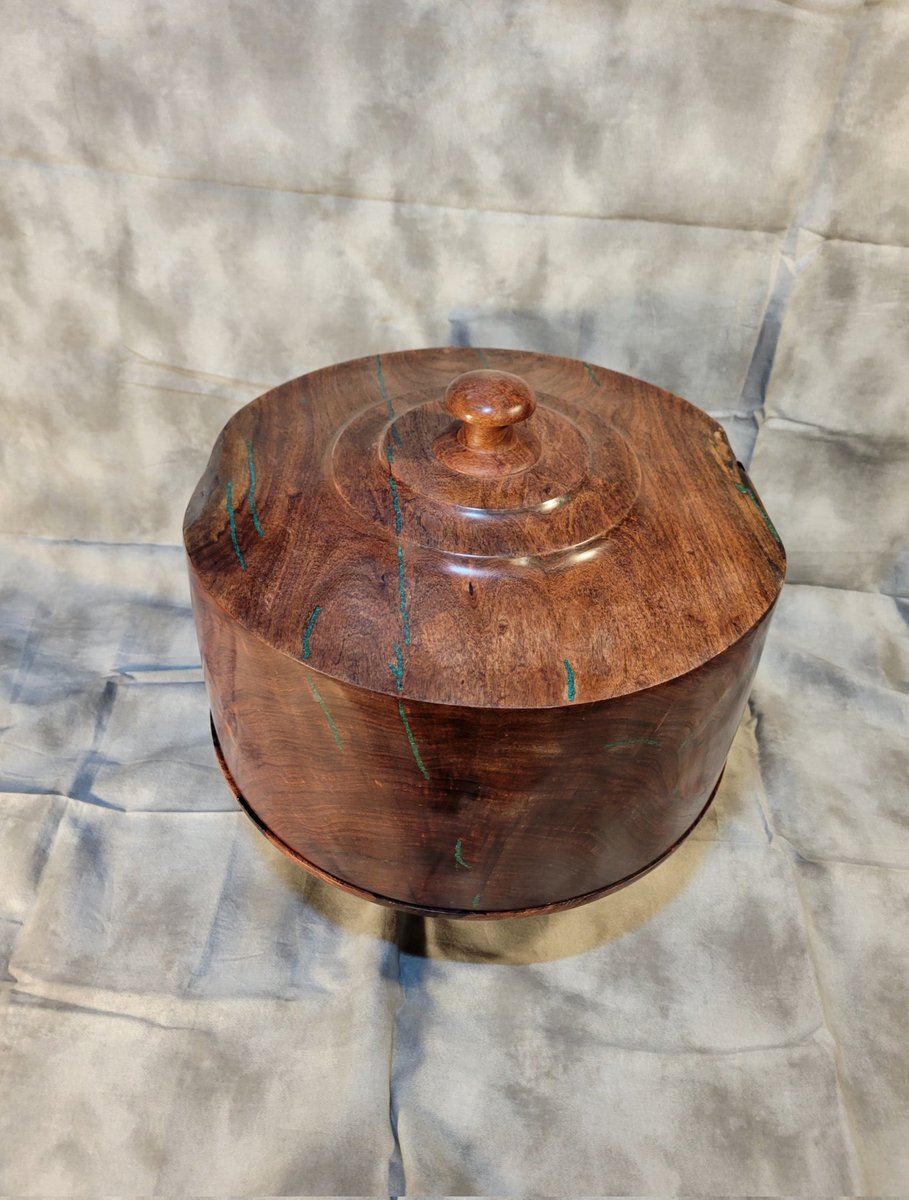 Fleemanturnwork's tweet photo. Rustic cake stand with malachite inlay turned out rather well! https://t.co/TGBFt1mNHY