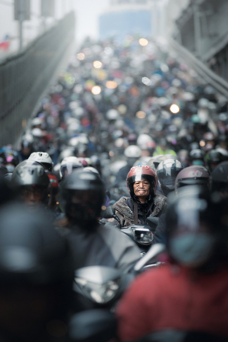 funjeesnft's tweet photo. NFT OTD #16 is this amazing photograph by @billydeee_ showing a single woman in a throng of scooters crossing a bridge in Taipei. #nftphotography #NFTphotographers #nftotd https://t.co/tBt5joZ9ad https://t.co/99OIKuh8YU