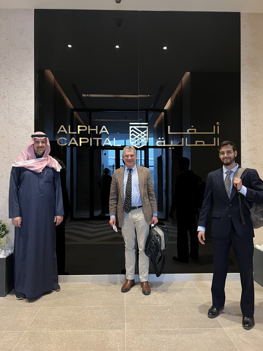 moathalnaeem's tweet photo. ممتنين لزياره البروفسور المميز جوش ليرنر من @HarvardHBS المتخصص في قطاع الملكية الخاصة ورأس المال الجرئ https://t.co/BKIk79tTp5