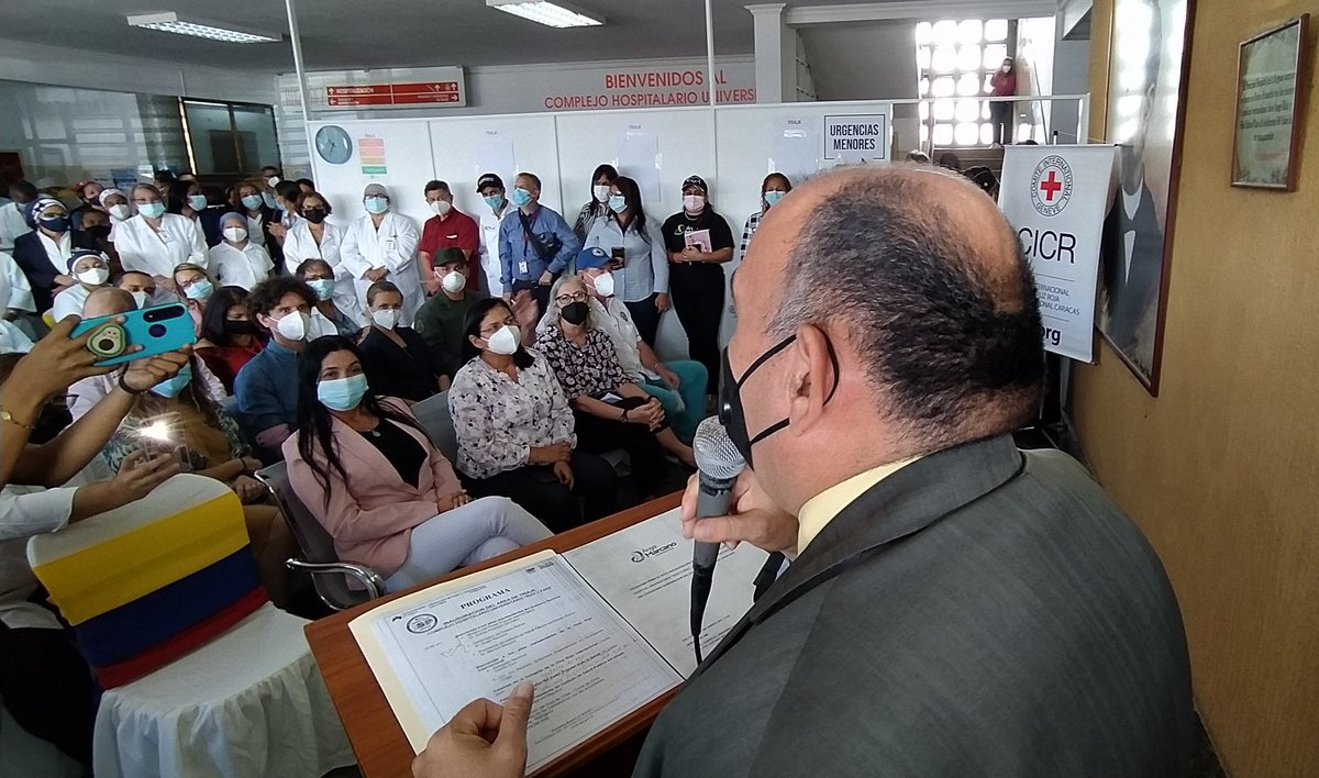 ISP_Bolivar's tweet photo. El presidente del #Ispeb Dr. Manuel Maurera: Este trabajo del triaje de emergencia va de la mano de la formación, capacitación, así como de planificación, que va dirigido a la atención a la población.
@NicolasMaduro @MinSaludVE @AlvaradoC_Salud @amarcanopsuv @YajairaApsuv https://t.co/5dtpxrelKf