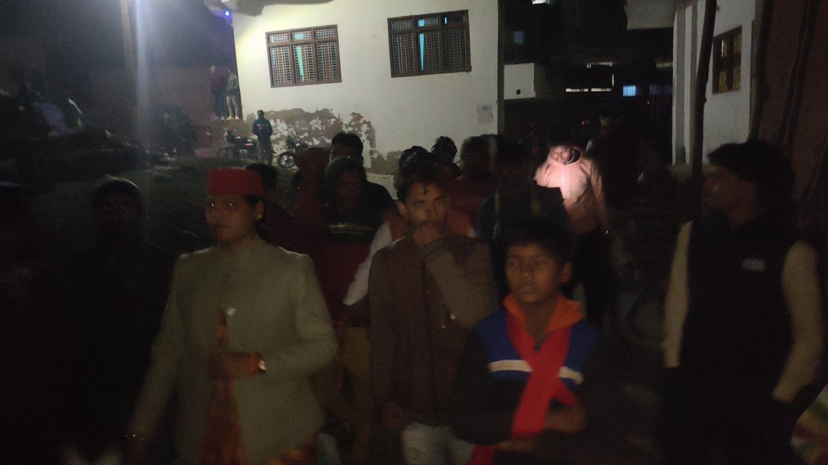 RachnaSinghSP's tweet photo. रात्रि जनसंपर्क @yadavakhilesh @samajwadiparty @dimpleyadav https://t.co/m8GXprFYk2