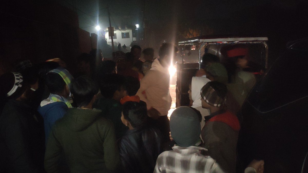 RachnaSinghSP's tweet photo. रात्रि जनसंपर्क @yadavakhilesh @samajwadiparty @dimpleyadav https://t.co/m8GXprFYk2