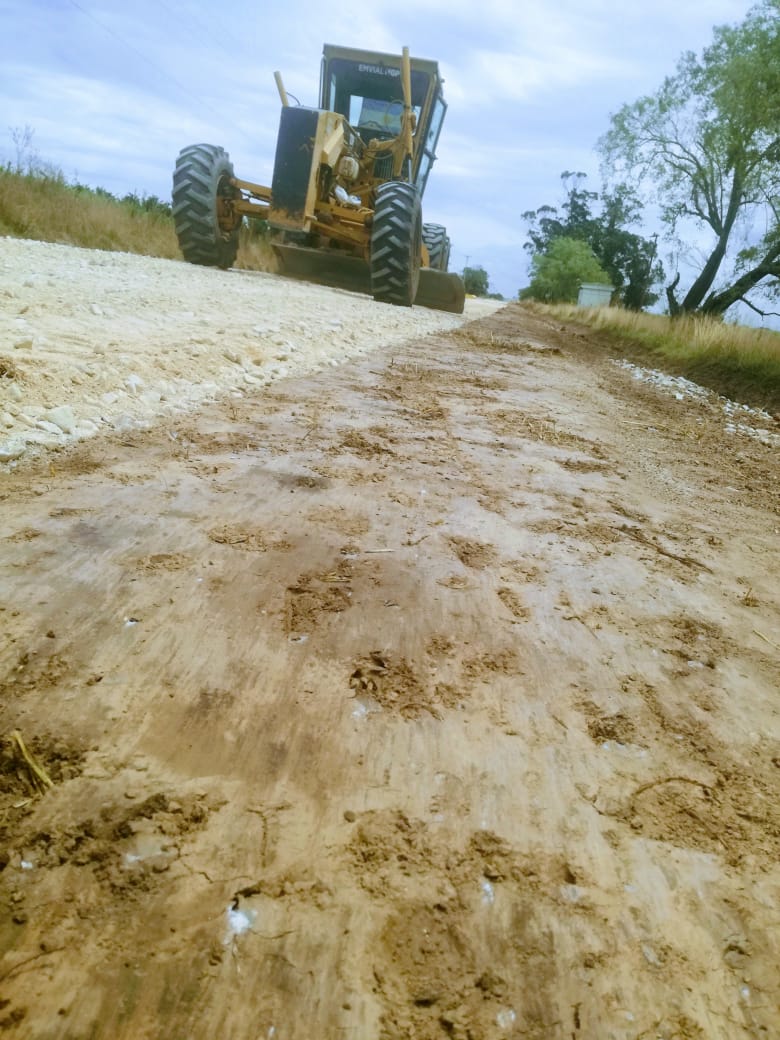 Desde la Dirección de Caminos Rurales de <a href="/EmvialMGP/">Vialidad y Alumbrado Mar del Plata</a> reparamos en 2021 más de 600 km. de caminos, pero no solo efectuamos tareas de repaso sino que realizamos también trabajos de fondo, recuperando caminos que venían postergados. Entre las tareas de fondo destacamos las siguientes