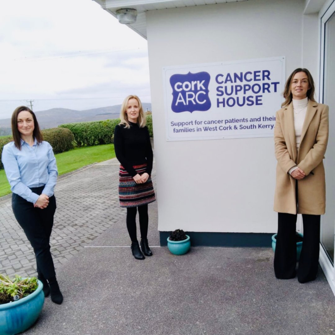 CorkARCcancer's tweet photo. We were delighted to welcome @HollyCairnsTD to Cork ARC Cancer Support House Bantry last week to see our facilities and discuss the importance of our service in West Cork. 

Thank you for taking the time to visit us and for your support, Holly!

#Room4ARC https://t.co/RFUmlUki1W