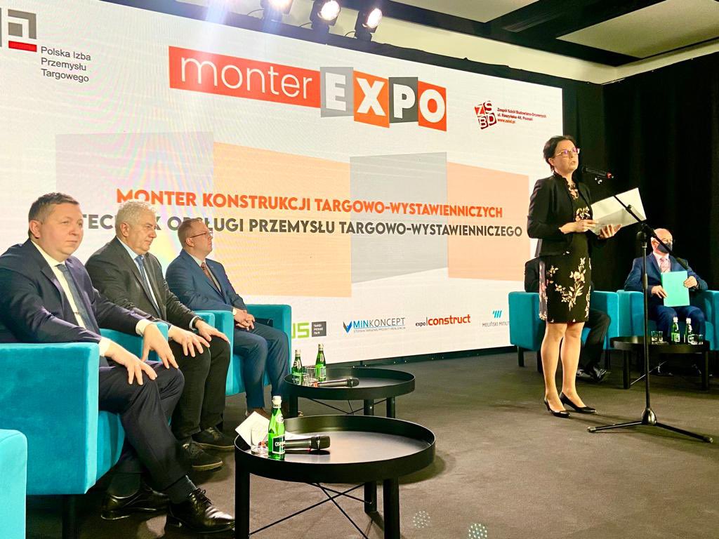 TomaszKobierski's tweet image. To ważny moment dla branży targowej❗️Z inicjatywy #PIPT tworzymy i wprowadzamy nowe zawody:
🔺 Monter Konstrukcji Targowo-Wystawienniczych  
🔻Technik Obsługi Przemysłu Targowo-Wystawienniczego

☑️ Projekt powstaje we współpracy z Zespolem Szkół Budowlano-Drzewnych w Poznaniu.