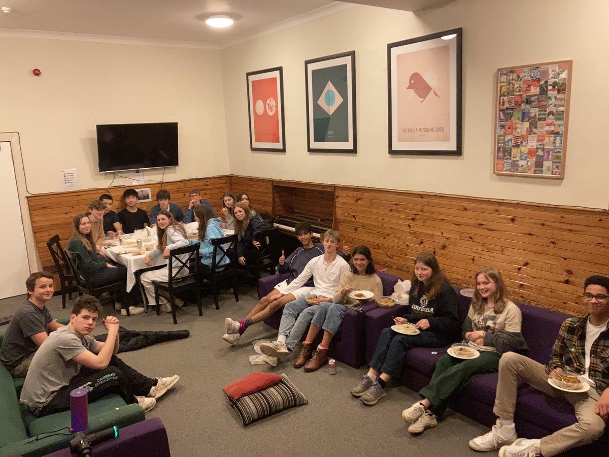 It was great to see the students dressed up for the Burns Super this weekend. It was our first formal 6th Form event in two years. Our talented runners completed a 16k run in the Pentlands and on campus students helped plan lesson progression ideas on the Low Ropes Course. 🤩