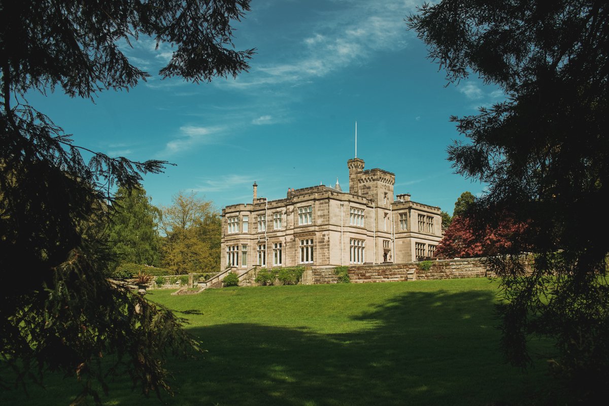 HamptonManor's tweet photo. What a beautiful start to the week. We'll never get tired of sharing this view.

#staycation #escapethecity #escapelondon
#gastronomy #michelin #finedining #culinary #destinationdining  #weekendgetaway #weekendbreak https://t.co/dnGacigL4W