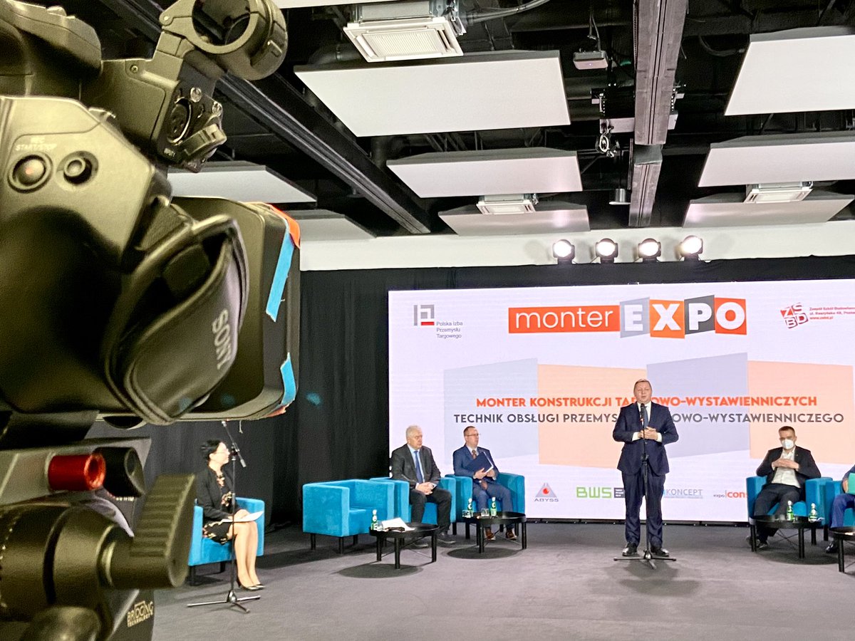 niementowska's tweet image. W studio @targipoznanskie trwa konferencja poświęcona #MonterExpo. Z inicjatywy #PIPT do klasyfikacji zawodów z nowym rokiem szkolnym wprowadzone zostaną nowe zawody:✔️Monter Konstrukcji Targowo-Wystawienniczych i ✔️Technik Obsługi Przemysłu Targowo-Wystawienniczego 💪