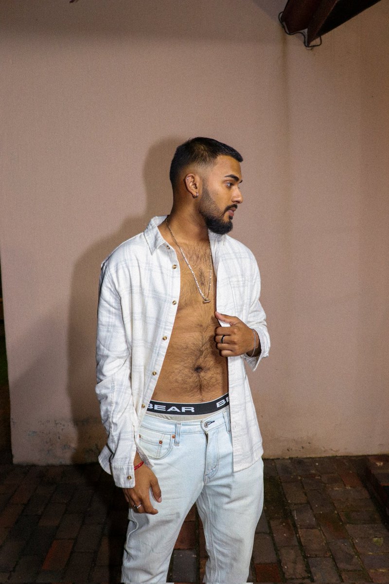 NaashayG's tweet photo. everyone wants you to go the extra mile but no one gives you the gas to do it https://t.co/LUuJNi3VBr