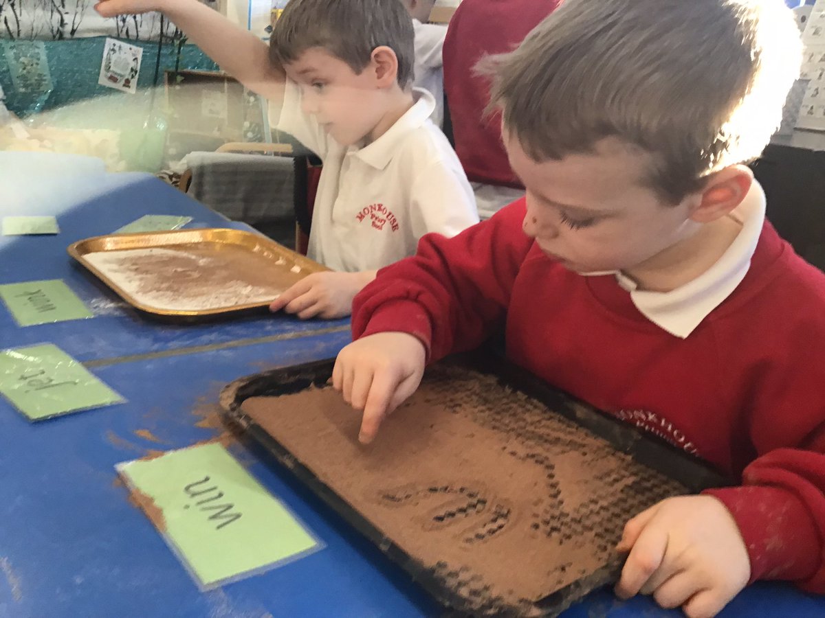 Monkhouse1's tweet photo. Sensory writing using flour and cocoa powder- Fred talk read the word, Pinch the sounds, Write the word #RWinc #Phonics #EYReading #EYWriting #MHPSReception https://t.co/ybZuBYOGCt