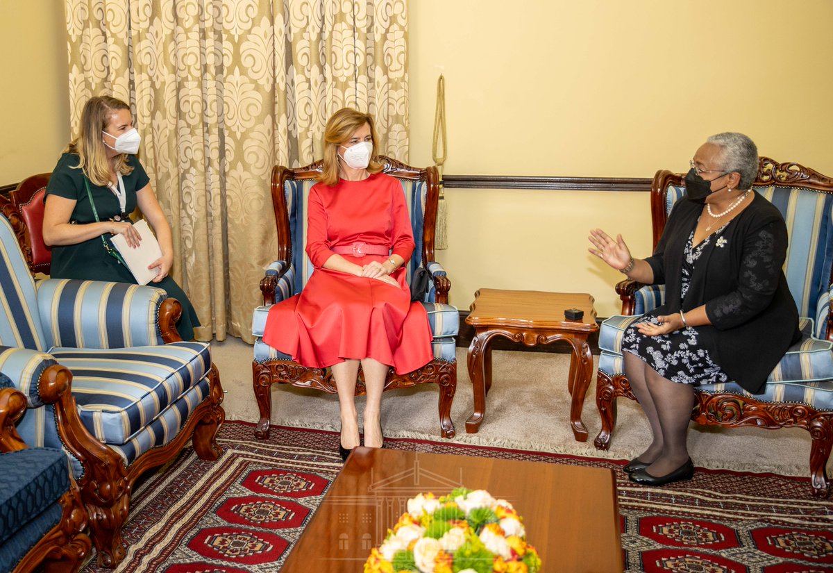 FirstLadyKenya's tweet photo. Her Excellency First Lady Margaret Kenyatta on Monday at State House, Nairobi held talks with Her Excellency Anita Herczegh, the First Lady of the Republic of Hungary, who is accompanying her spouse, President János Áder on a four-day State Visit of Kenya. https://t.co/tPiT4k2MID