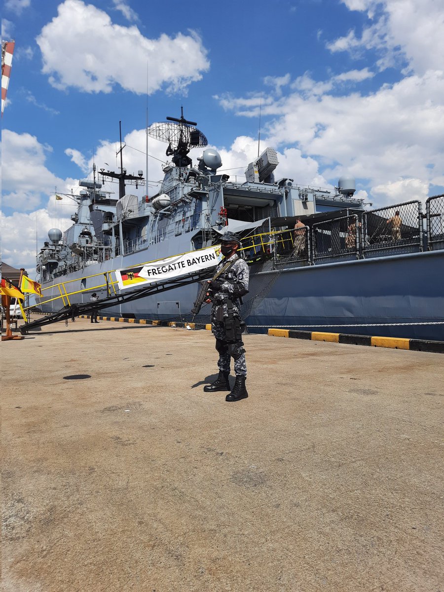 @FregatteBayern in #Colombo port.
Thank you for visiting. Hope  you have a safe journey home. 
#Navaldiplomacy #IndianOcean #safeandsecureseas #SOLAS
🇱🇰🇩🇪🚢⚓
@GermanyinSL @GermanyinSL @srilanka_navy @MFA_SriLanka 
@EUCrimario