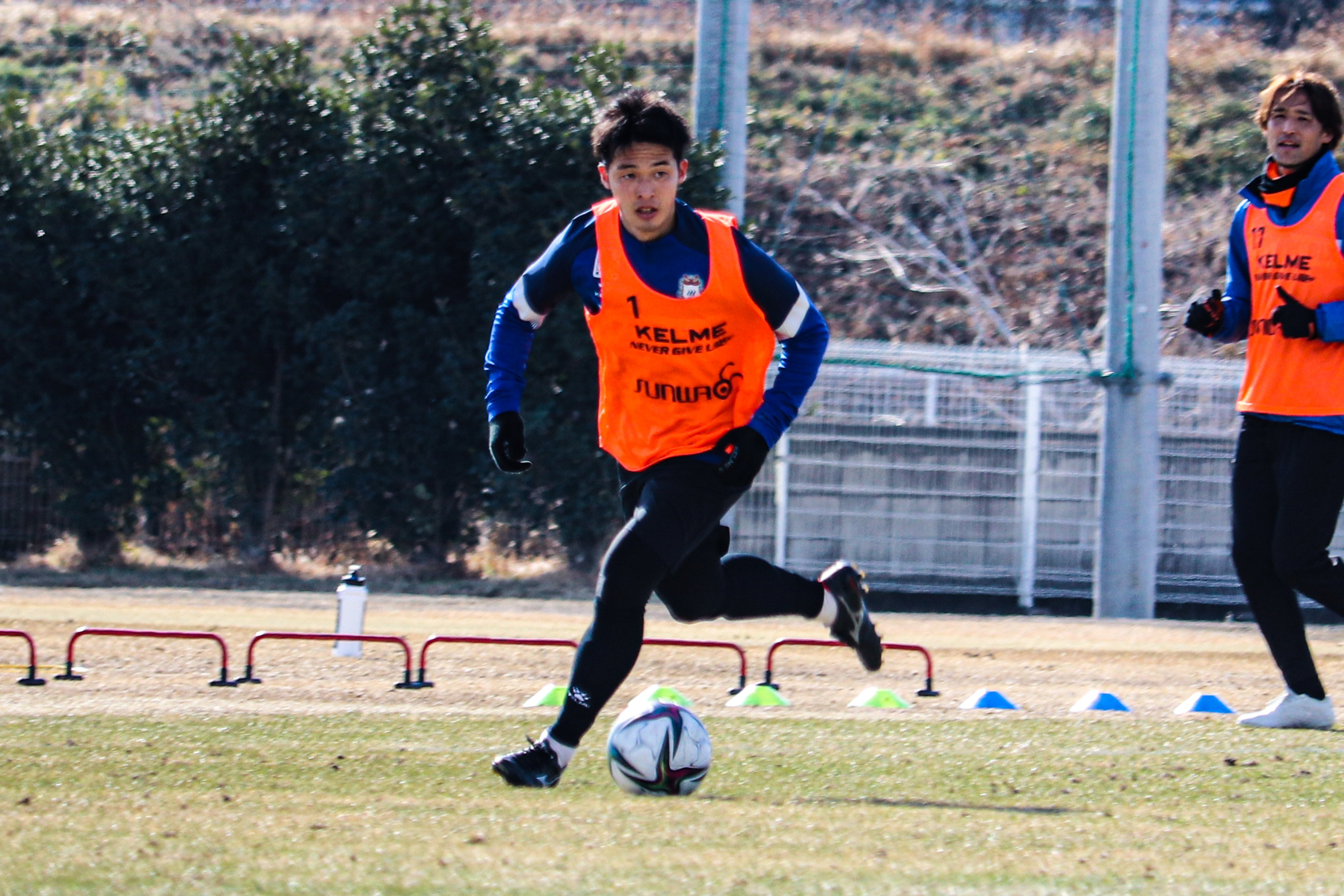 ザスパクサツ群馬 Today Straining 雲に覆われ 冷たい風が吹く中でしたが実戦形式を含めたトレーニングを本日も行いました 山田晃士 Mountainyk 城和隼颯 Shirowahayate Thespa Everonward T Co Vvxc6lvbcm Twitter