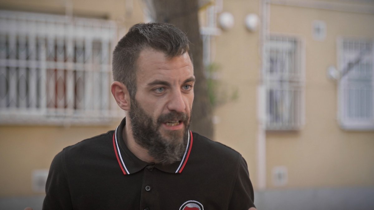 senseficcio's tweet photo. "I què han trobat a casa meva? Adhesius i xapes, i t'estan acusant de terrorisme i que vols fer volar el Parlament", David Budria #CDR Operació Judes

🎞️"Presumptes culpables. Els altres Altsasu"
🗓️Dimarts, a les 22.05, a @tv3cat 
📲#AltresAltsasuTV3
🔗https://t.co/sY2cUeE6Sj https://t.co/g2fH3tbnap