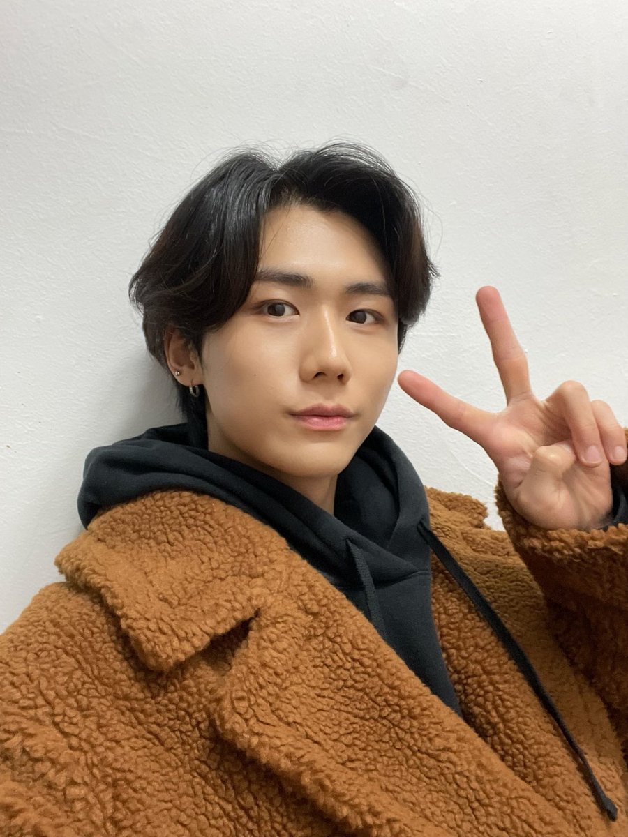 dkz_dy's tweet photo. #JONGHYEONG
눈 오니까 다들 미끄러지지 않게 조심해요🤓🐻 https://t.co/q5SZOpYgvl