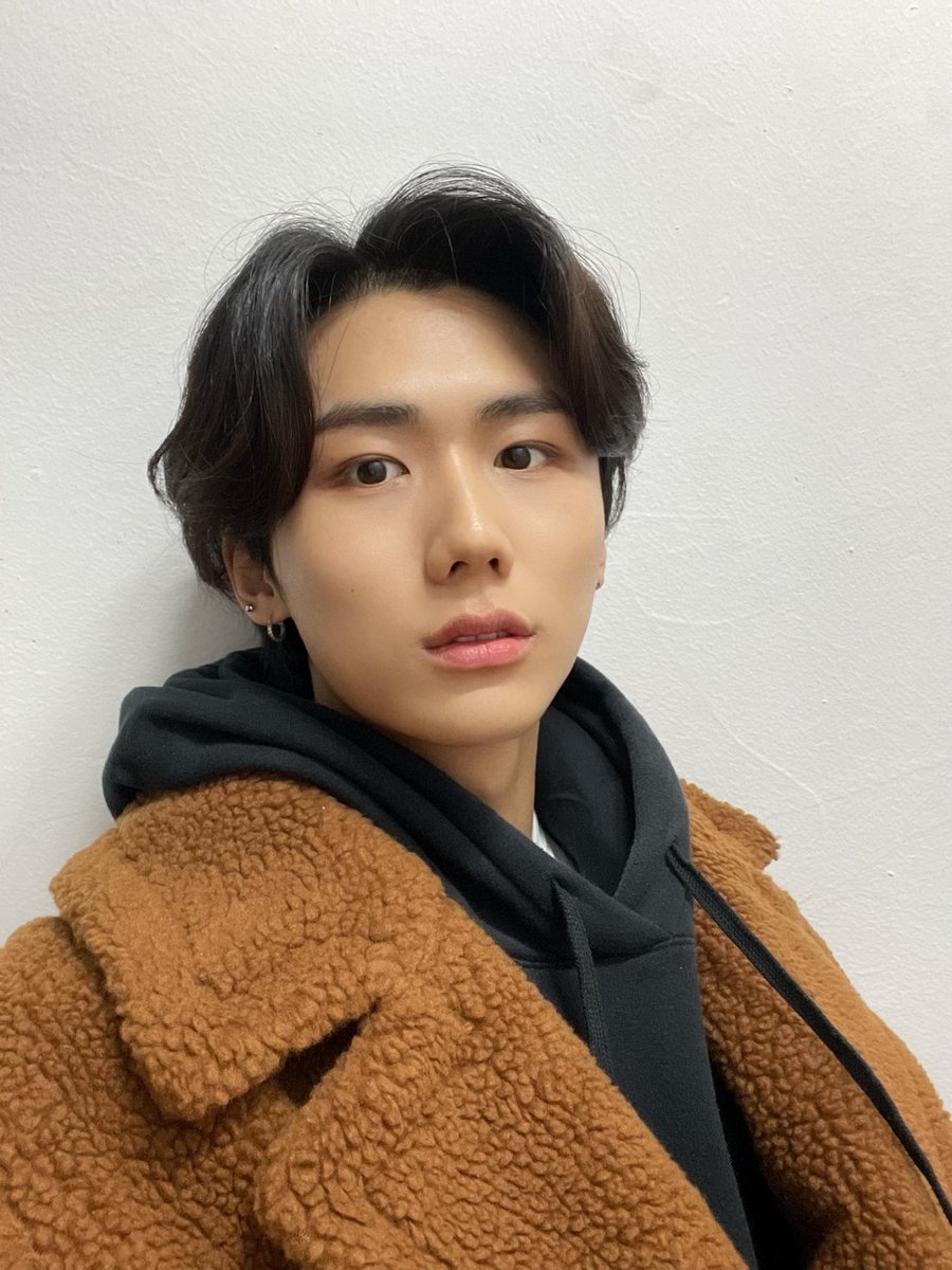 dkz_dy's tweet photo. #JONGHYEONG
눈 오니까 다들 미끄러지지 않게 조심해요🤓🐻 https://t.co/q5SZOpYgvl