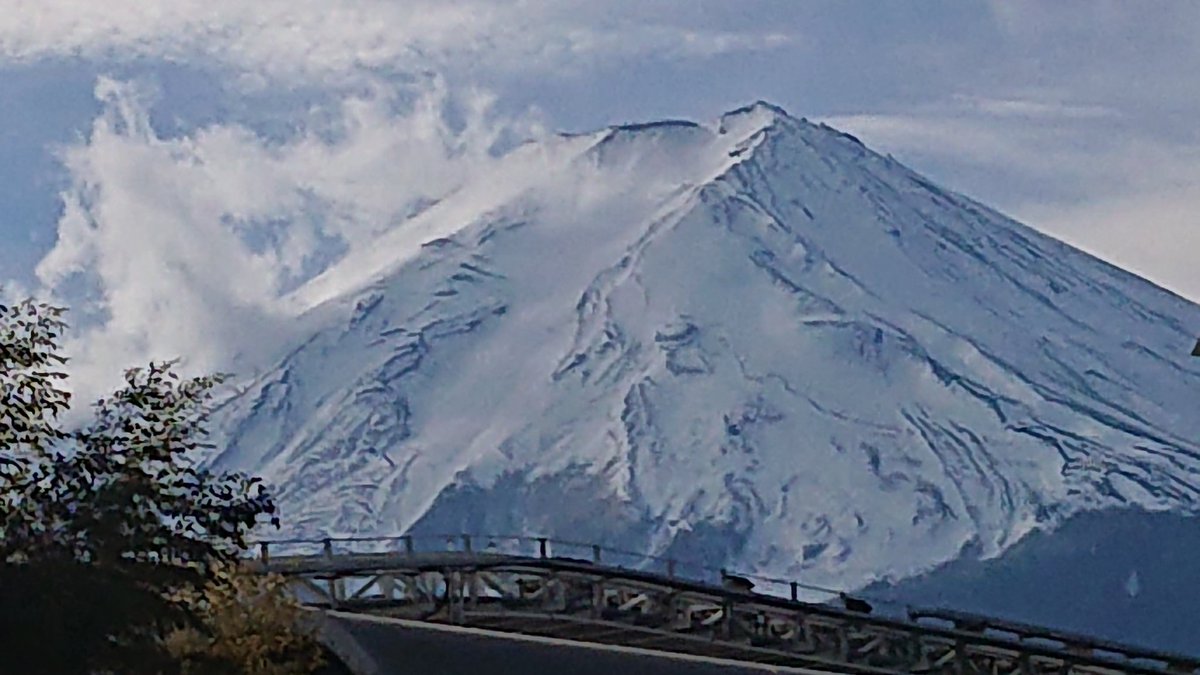 2022年1月17日の富士山🗻 今日も暖かさが続いて昼間は過ごしやすかったです😊 ただ明日からはまた厳しい寒さの予想🥶🥶 皆さん十分に気をつけてください💦💦