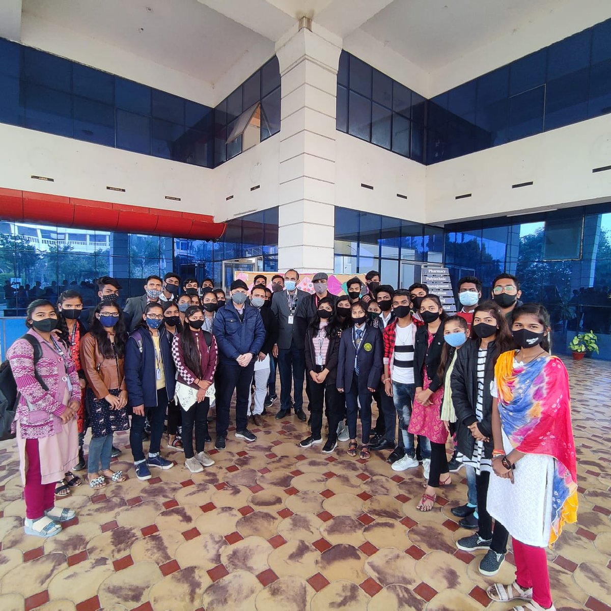 NRIGroupIndia's tweet photo. On 15th January 2022, "kite Flying Competition" Was Organized by the 1st Year https://t.co/tHy9aXay2T Students of NRI Institute of Information Science and Technology (NIIST), Bhopal.
#Kite #मकर_संक्रांति #लोहड़ी #KiteFlyingCompetition #14thJan #14January #14thJanuary https://t.co/qbDkyUnr50