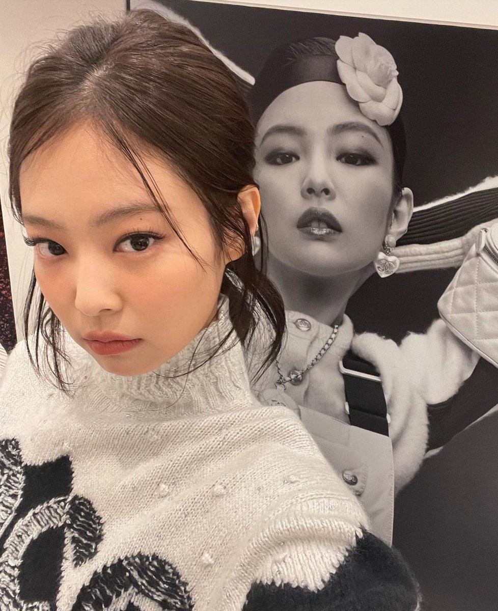 iamkoyjung's tweet photo. 🖤JENNIE KIM = Human CHANEL ~ พูดได้ว่าเจนนี่ คิมมีความอิมแพคต่อชาแนลในเกาหลีและทั่วโลกมากนะ นึกถึงชาแนล= เจนนี่ คิม ลอยมาเลย จะเทียบกับใครก็ต้องมาเทียบกับเจนนี่..ถือได้ว่าแบรนด์ประสบความสำเร็จ���ร้าง awareness ได้อย่างดีมากเลยจากเคสนี้ https://t.co/kINyUvKiU3