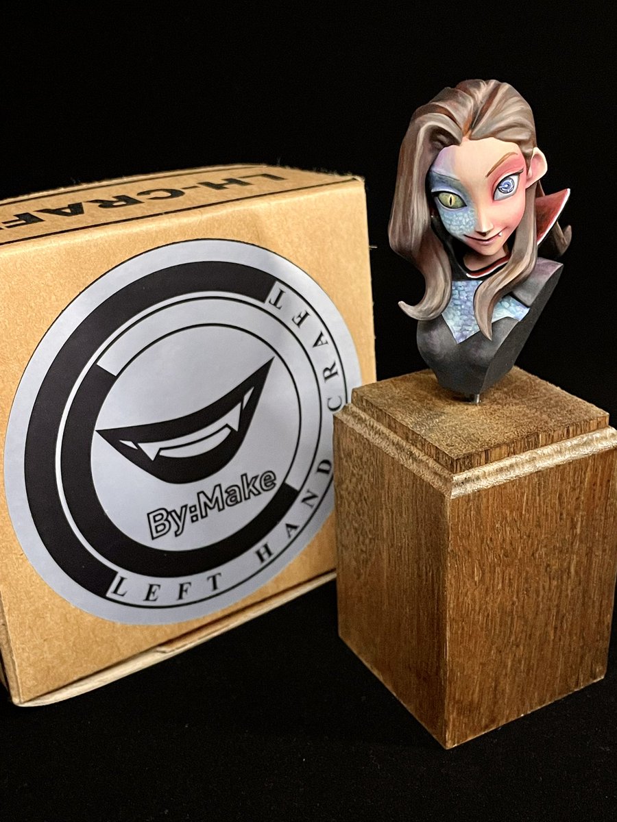 #左手工房冬イベント
【冬のバイオレット祭り】
僕なりのバイオレット完成です！
リアルよりの造形では無いので自由に遊ばせて頂きました。
エドさんのホラーシリーズに仲間入りさせてもらえたら光栄です。