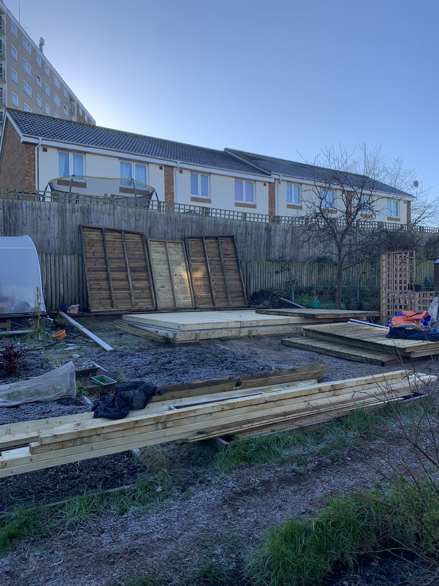 EdibleBristol's tweet photo. Well it’s on site!! Now it just needs building!!
#EdibleBristol #classroombuild https://t.co/mkDroDsQcN