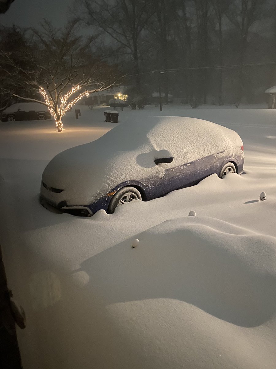 SlK0907's tweet photo. Woke up to this! 😱😳❄️❄️ https://t.co/Y7bYUO4mNv