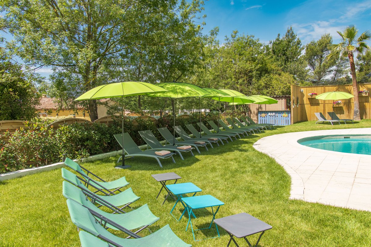 hotelbastides's tweet image. Bientot le printemps et personne ne nous l'enlevera , notre piscine sera chauffée a partir du mois de mai...
Venez decouvrir les charmes de la Provence et notre joli hotel a Saint Paul De Vence
#saintpaul 
#hoteldecharme
#vitedesvacances
#piscinechauffee