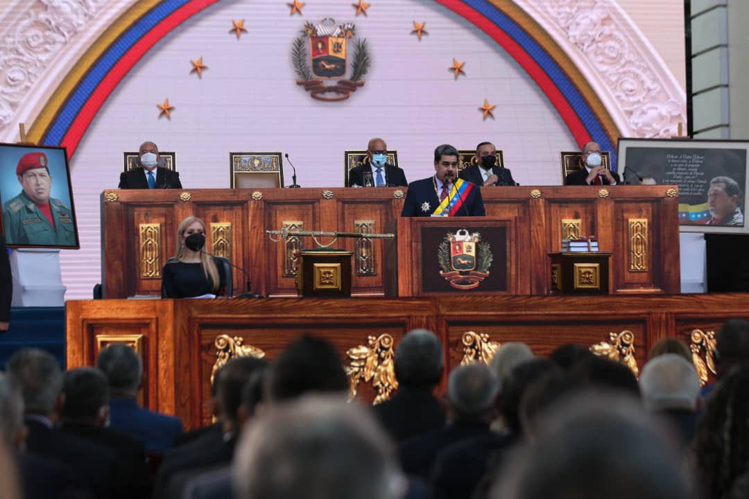 MijpVzla's tweet photo. 🇻🇪Presidente @NicolasMaduro propuso un nuevo sistema 2022-2030 de transición al Socialismo.

"Las 3 https://t.co/RD9hs9SNdX: Resistencia frente a las agresiones imperiales, Renacer del espíritu original de la Patria y el Revolucionar permanente, para hacerlo mejor". https://t.co/pAQe0JGWHa