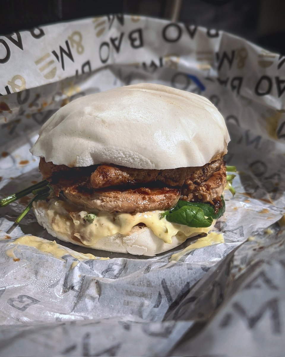 #UrbanFood 🔥
Les incroyables #burgers laotiens sont à dévorer chez @baoandmeparis ! 🍔Avec des #recettes uniques et franchement savoureuses, c'est assurément la #bonneadresse pour se régaler ! 😋
➖
#parisfood #baoburger #tropbon #parisfoodie #bonappetit #tendancesfood