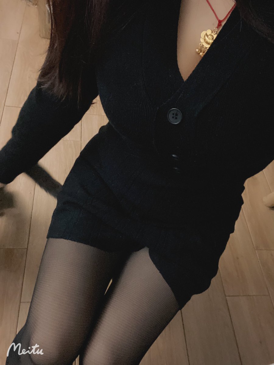 XTUTU_T's tweet photo. #棉花糖女孩 #肉肉女孩 #乳沟 #大胸女 小黑裙 https://t.co/GYLjhB0YD0