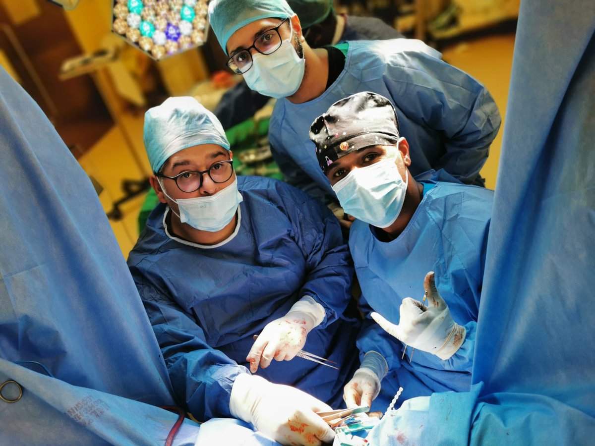 صورة تجمعني مع شريكي الصغير   والنجم القادم في  جراحات الاحليل دكتور <a href="/Bo_Sha3ban/">Abdullah Abdullatif</a> كلي فخر بالمستوى الذي وصل له وكلي فخر بأنني مُعلمه، حيث اجرى اليوم عملية اصلاح تضيق احليل باستخدام الرقعة الفموية بنفسه …. <a href="/kuwaituroboard/">Kuwait Urology Board</a>