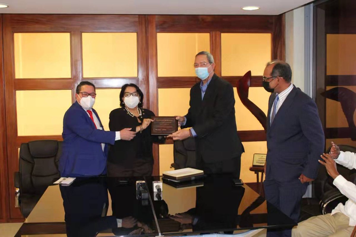 ComNav_Tech's tweet photo. ComNav and FUNDCORSRD donated 2 N3 IMU GNSS Receivers to Surveying School of #UASD. It can enhance the bilateral cooperation in geographic surveying industry and academia, and also promote the friendship between #China and #dominicanrepublic !
Know more: https://t.co/H7MuHcCVcS https://t.co/UvXrg3mKvZ