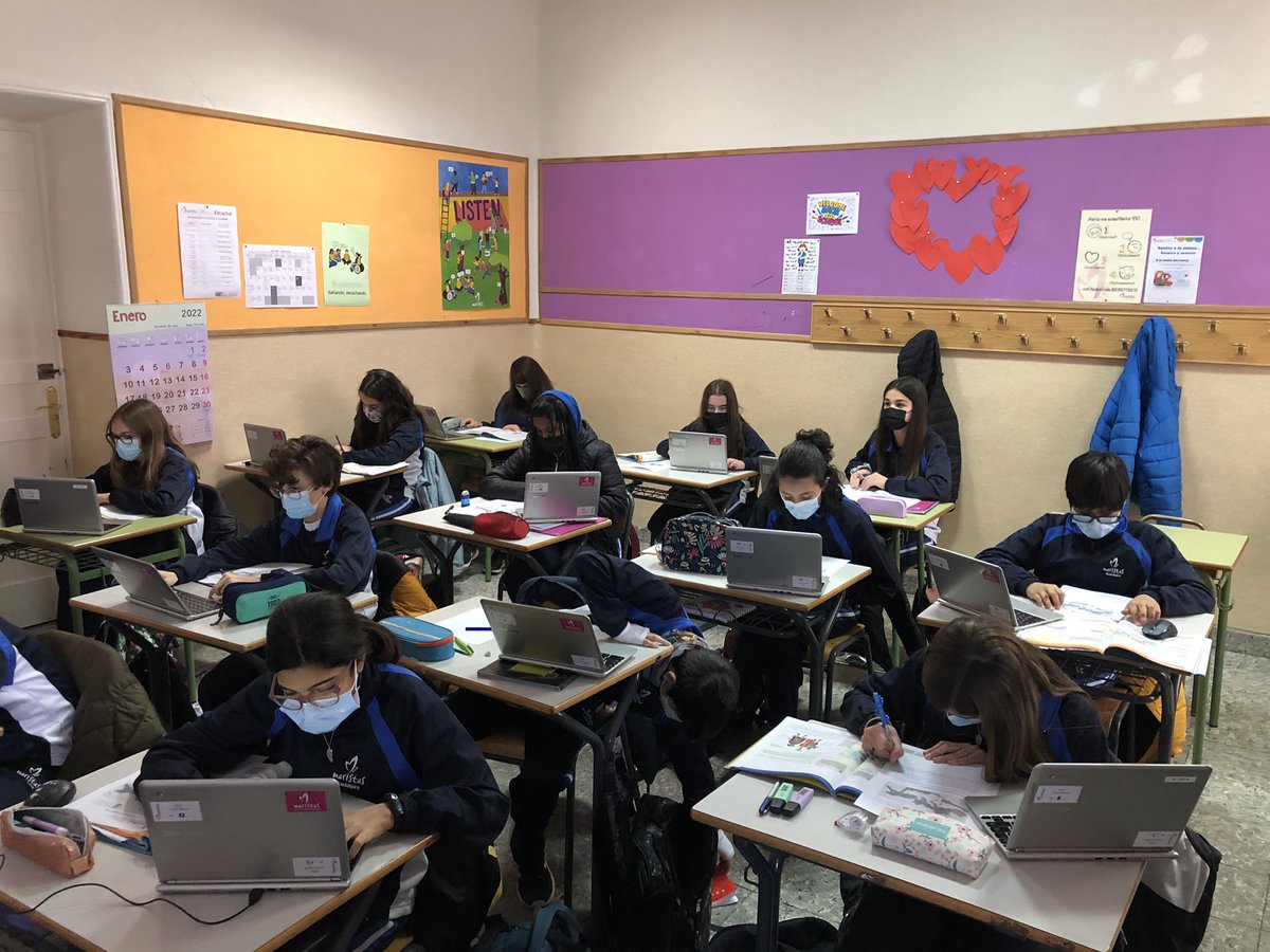 maristasguada's tweet photo. Los alumnos de 1°ESO aprenden a comentar un mapa histórico para comprender mejor los contenidos de la unidad que estamos trabajando en clase @maristasiberica #micolemola #competenciadigital https://t.co/x8lc021WWi