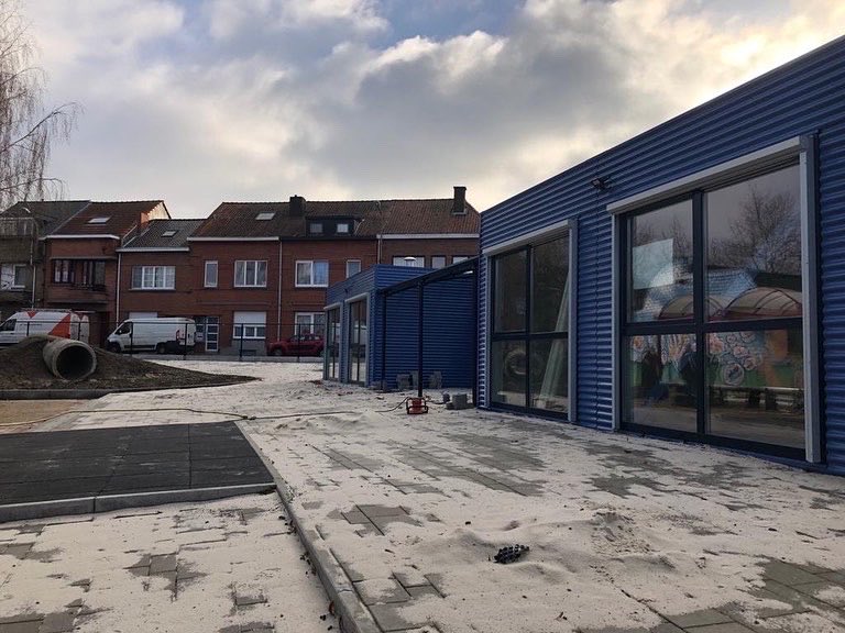 sgrSCOOP's tweet photo. In Sterrenhemel #Machelen trekken de kleinste kleuters binnenkort in nieuwe (en blauwe!) lokalen. Helemaal op maat, heel erg mooi en nodig. #capaciteit #fieroponsGO #sgrSCOOP https://t.co/SaU49aV6Ve