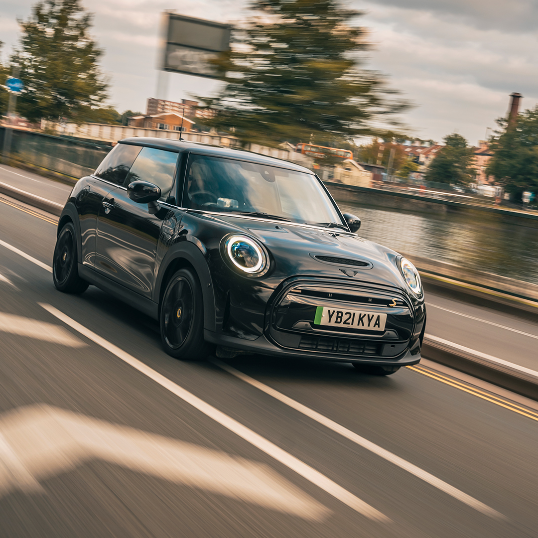 FairfieldMINI's tweet photo. Discover our feelgood MINI Electric’s darker side with the all-black Shadow Edition.

Learn more: https://t.co/NvXIcagarq https://t.co/PVmiMxDjPa