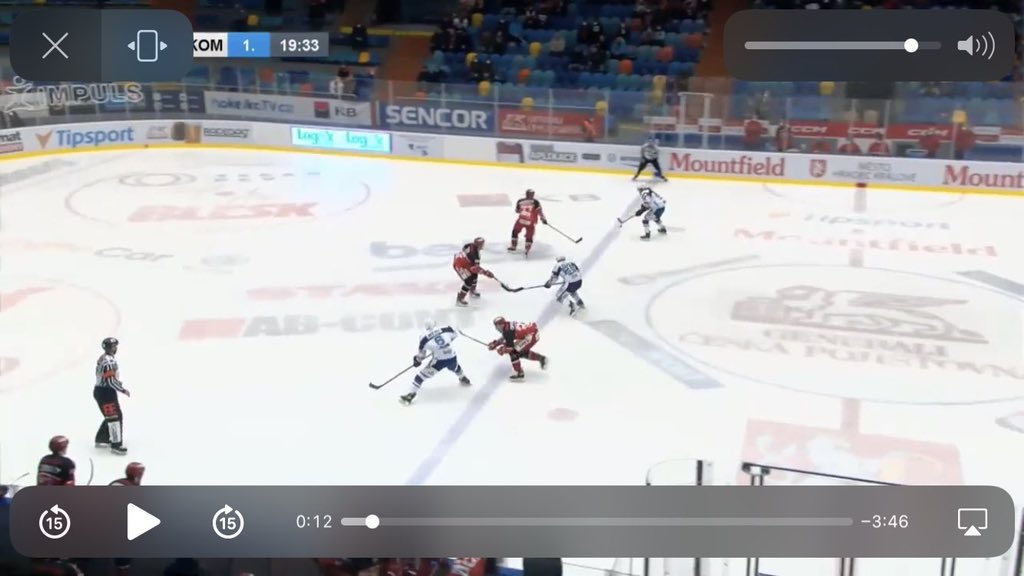 savvyx12's tweet photo. Tak dnes bez emocí…co vy na to? Ofsajd před 1.golem, a uder do hlavy za 2min?! @telhcz @MountfieldHK #zebry #mhkkom https://t.co/V4SeWd5vGK