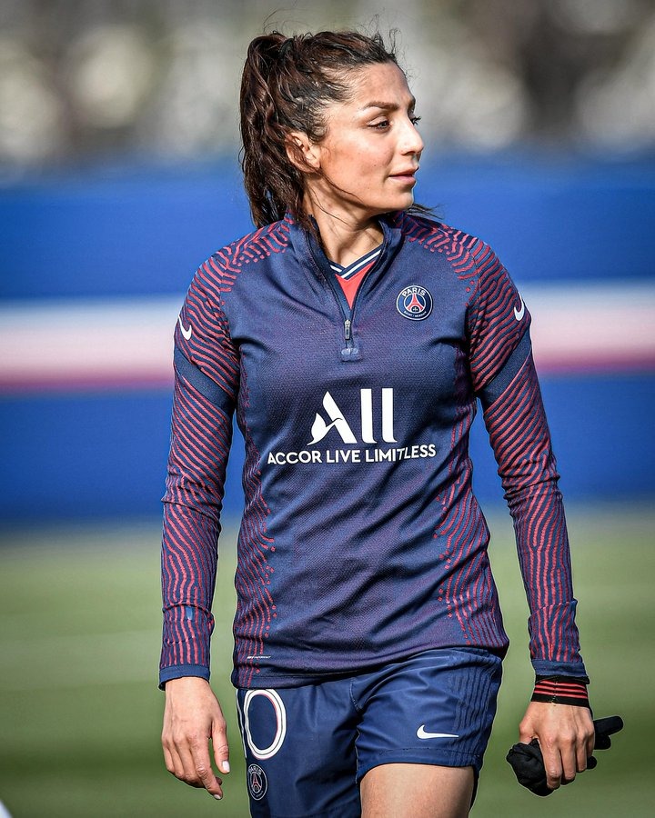 Nadia Nadim huyó de Afganistán a los 11 años luego de que mataran a su padre. Marcó 200 goles. Jugó en PSG y el City. Representó a Dinamarca 99 veces. Sabe 11 idiomas. Esta semana se graduó en medicina después de 5 años de estudiar mientras jugaba al fútbol.

🙌 #MujeresTitulares
