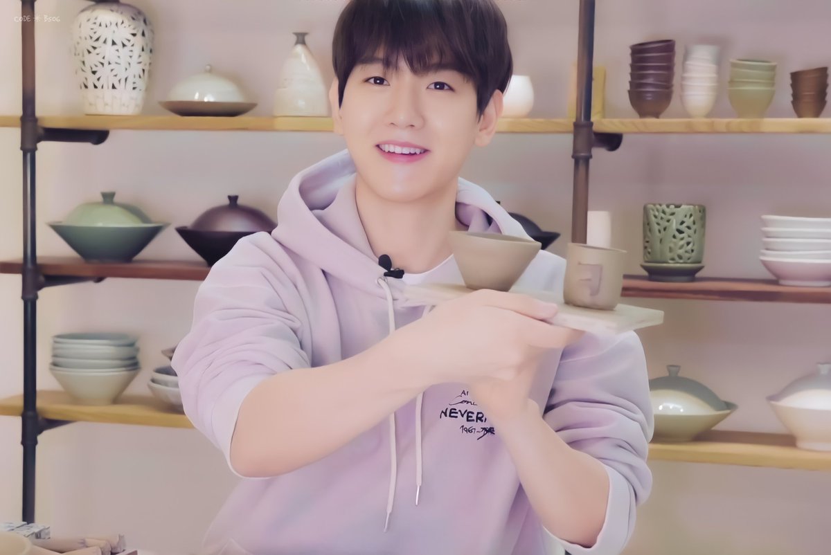 codeB5O6's tweet photo. pottery making with baekhyun 🤍 https://t.co/8zLrIOr2N3