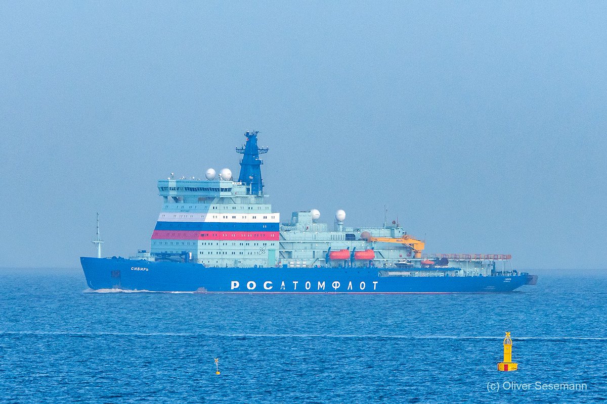 🇬🇧#Rosatomflot's brand new nuclear icebreaker #Sibir is seen here leaving the Baltic on 15/1, en route from St. Petersburg to Murmansk. Tasked to keep the #NorthernSeaRoute open for year-round shipping.
🇩🇪Atomeisbrecher Sibir🇷🇺 passierte am 15.01. den #Fehmarnbelt📷.
#shipsinpics