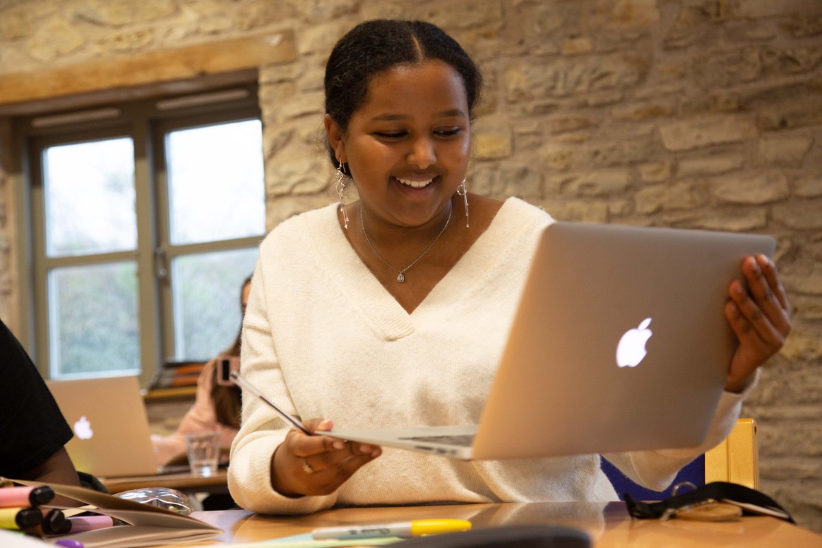 Are you a young woman or non-binary person, aged 16 to 18, living in Bristol? 🤔  

Check out Future Legacy Project, a free programme of activities designed to help you learn skills relevant to design your own social action project 🪧  

futurelegacyproject.com