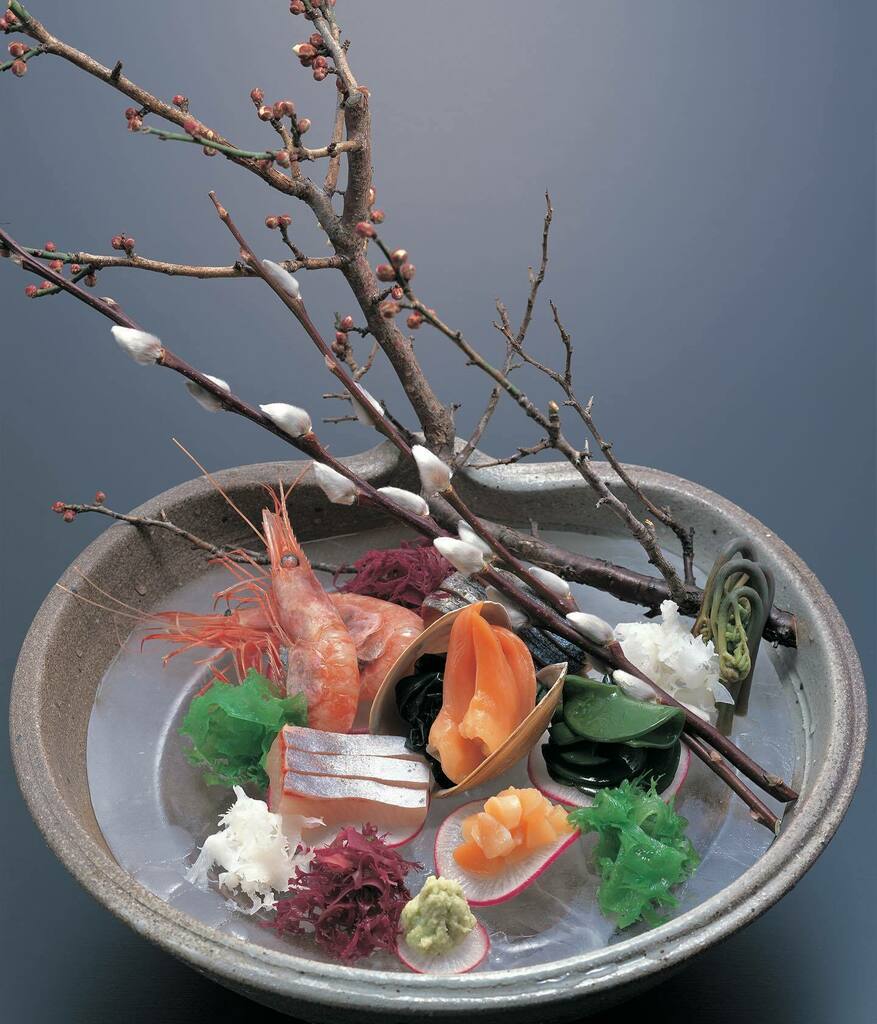 上神田校長の四季のおもてなし料理より📙✨日本には四季があるからその季節によって食材も変わるし、料理って奥深い😌☝️ https://t.co/w6jHtwwSff