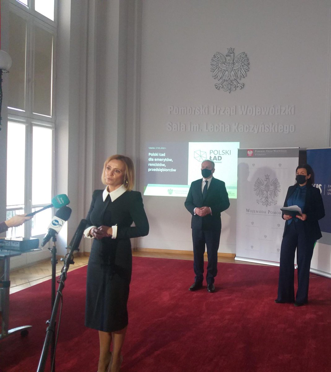 KAS_Gdansk's tweet photo. Zakończył się briefing prasowy ws.#PolskiŁad w @puw_gdansk. Dyrektor Izby Administracji Skarbowej w Gdańsku mówiła o wsparciu podatników przez pomorską #KAS - "Organizujemy dyżury, szkolenia, webinary, wyjaśniamy wątpliwości"
pomorska #KAS #szkolenia #webinary #dyzury https://t.co/EPziX0z9iQ