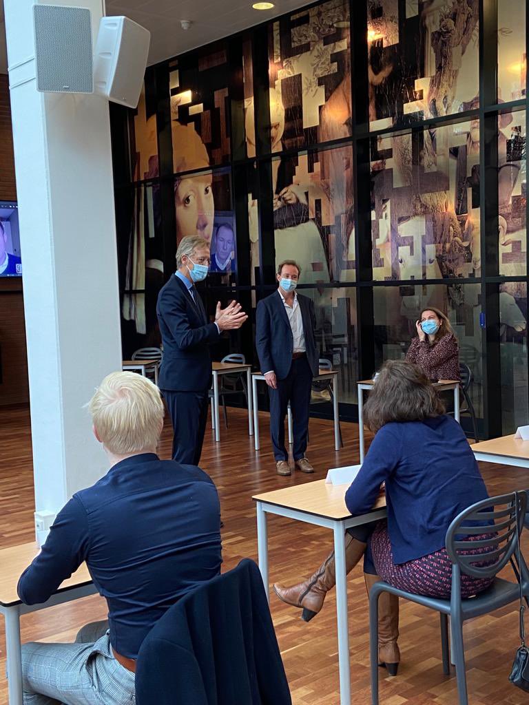BartCombee's tweet photo. Geanimeerd werkbezoek van kersverse minister @RHDijkgraaf aan @Inholland met studenten en docenten. Over leren in tijden van corona en het belang van ontmoetingen. Dank voor de interesse van en het mooie gesprek! https://t.co/9yPBRMDDGo