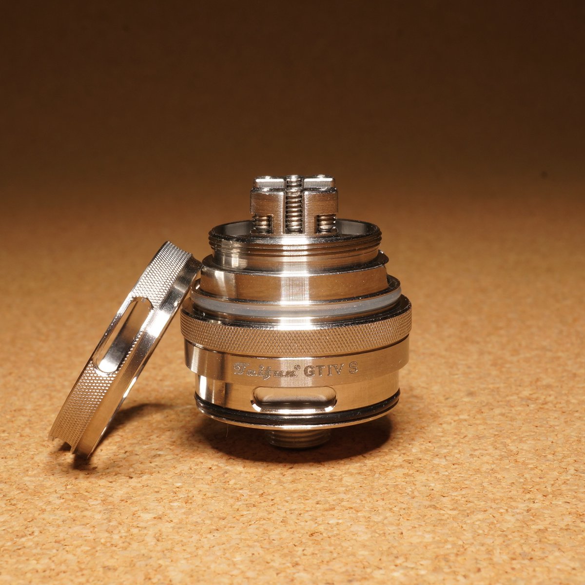 VAlphaline's tweet image. SmokerStore｜Taifun GT4 S RTA 入荷！国内入手困難の大人気アイテム。AFC リングに僅かなキズがあるものの、それ以外は全く問題なくコンディションは非常に良好ですので、是非お見逃し無く！😍😍😍 DM大歓迎 #SmokerStore #Taifun #GT4S #RTA #HighEnd #Vape #vape好きな人と繋がりたい #vape放出
