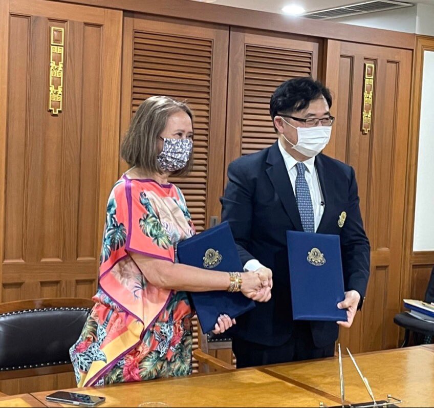 aiub_edu's tweet photo. The American International University-Bangladesh (AIUB) &amp; Siam University (SU), Thailand, renewed their Memorandum of Understanding (MoU) on the 12th of January 2022, to continue their collaborative partnership of enriching &amp; enhancing higher education in the long run. #aiub #mou https://t.co/uBi7o8SM25