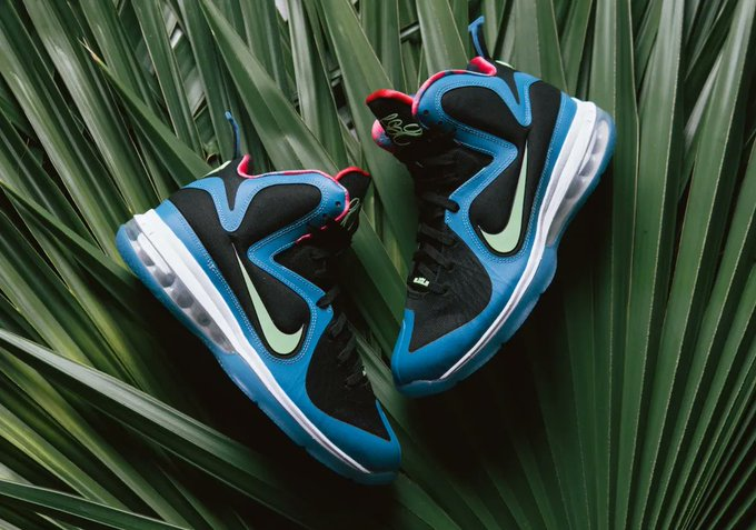 NiceShoe1's tweet photo. ICYMI, the Nike LeBron 9 "South Coast" is releasing this Thursday. Who's going for a pair?
https://t.co/wAEr5konTL https://t.co/8KZ1AWSL4v